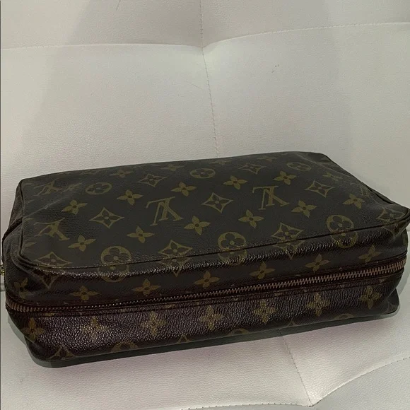 Authentic Louis Vuitton Monogram Compeigne Bag - Picture 3 of 12